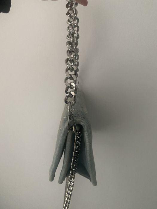 Дамска чанта на Bershka в сит цвят