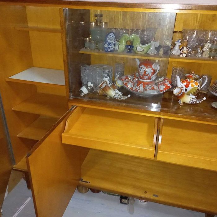 Продам стол обеденный полированный раскладной 80 см на 120 см (180 см)