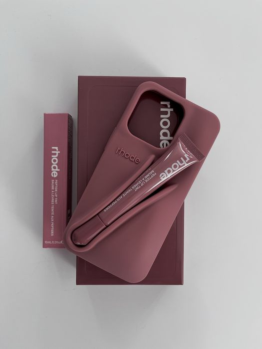 Husa Rhode iph 15PRO +lipgloss NOU