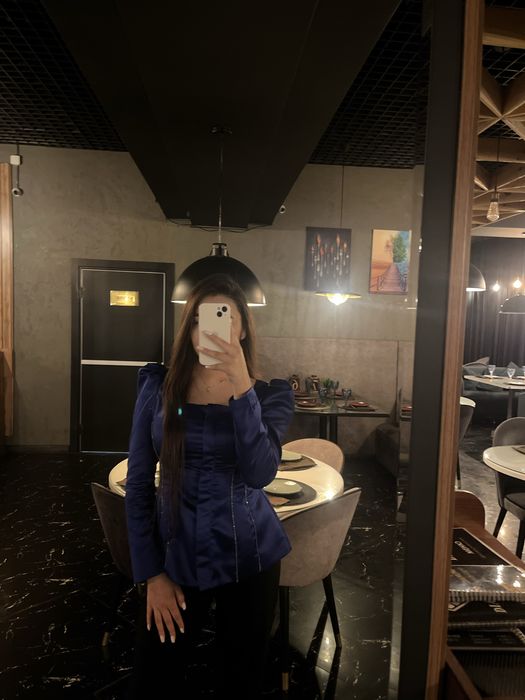 Стильная синяя блуза