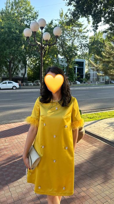 Нарядное платье с перьями