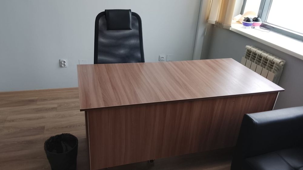 Продаются офисные кресла и столы