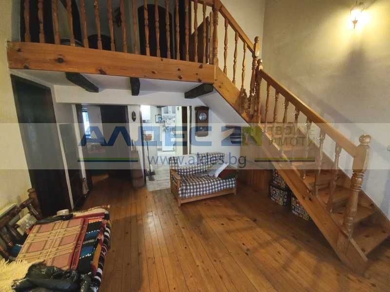 Обзаведена, автентична къща в центъра на гр. Банско!