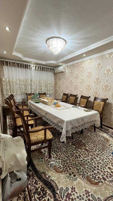 Продаётся стол с 12 стульями (комплект для большой семьи или гостей)