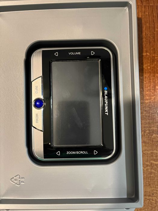 Продавам нова навигация