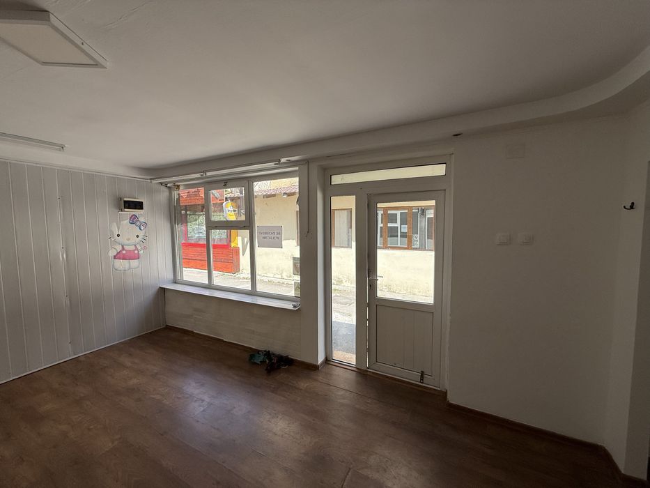 Spatiu comercial in TG. BUJOR