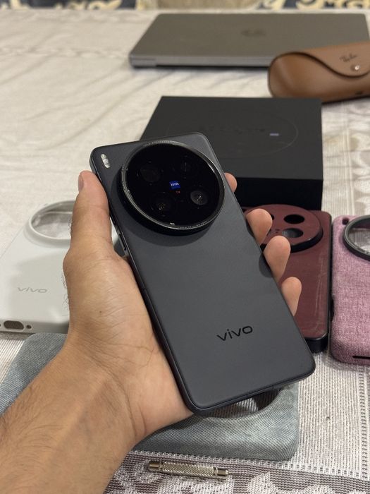Vivo X200 Ultra Cameraphone!