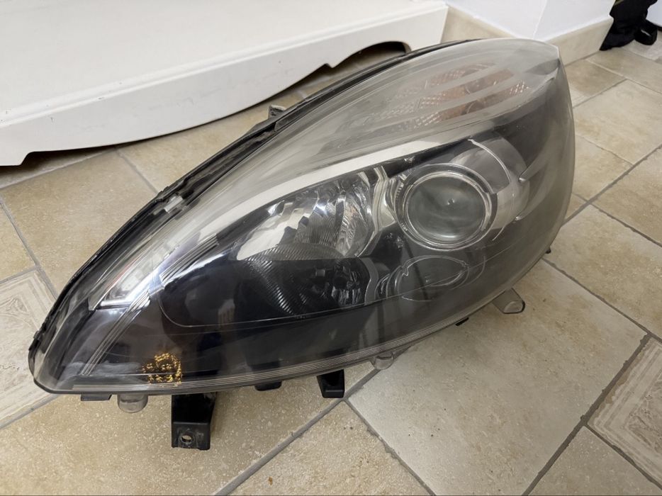 Far lupa Renault Scenic facelift an 2013, STANGA