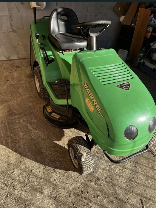 Tractor pentru  tuns iarba John Deere