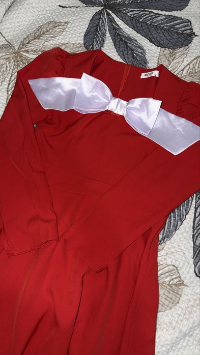 Продам красное платье