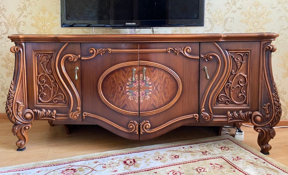 Шкаф для посуды и шкаф под телевизор