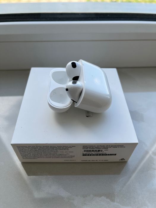 Продам AirPods 3