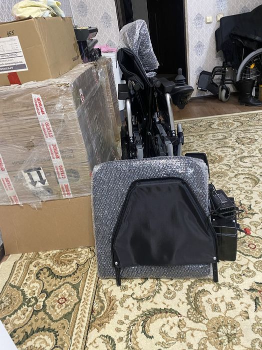 Электрическая коляска для инвалидов