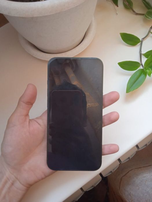 Продам Iphone 13