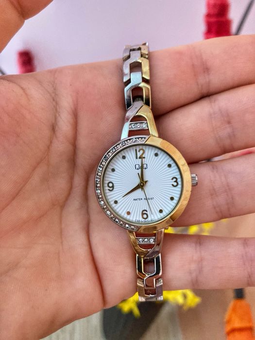 Ceas Q&Q nepurtat 100 lei