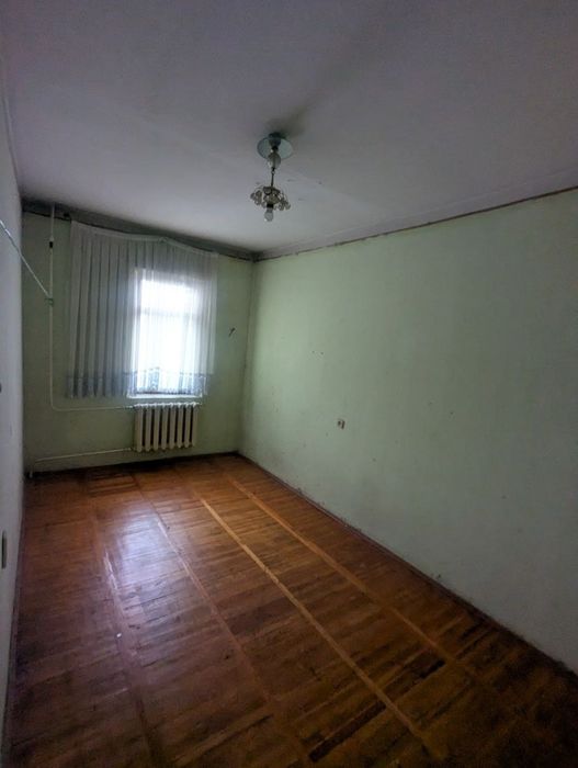 Sergeli 4 yarmarkada 3 xonaliy uy sotiladi