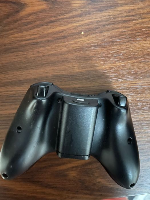 Vând 2 controlere Xbox 360 wireless funcționale preț negociabil