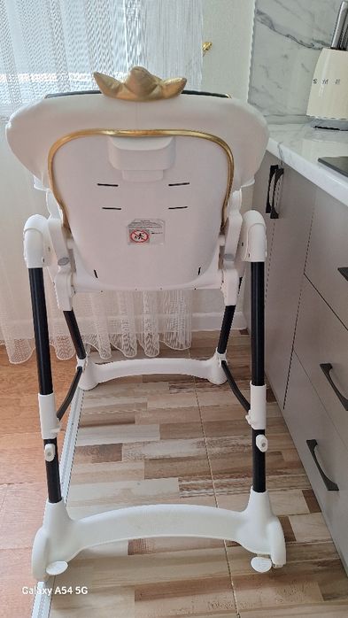 Стульчик для кормления цена 11000 + подарка игрушка