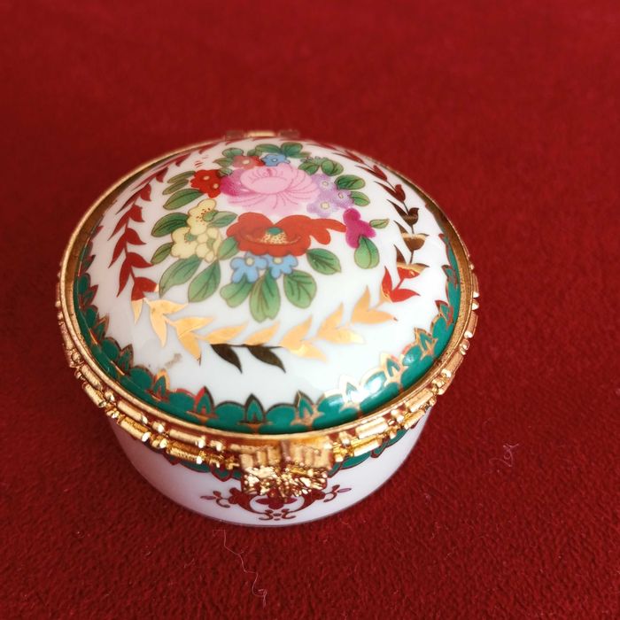 Керамична кутийка за бижута с обков