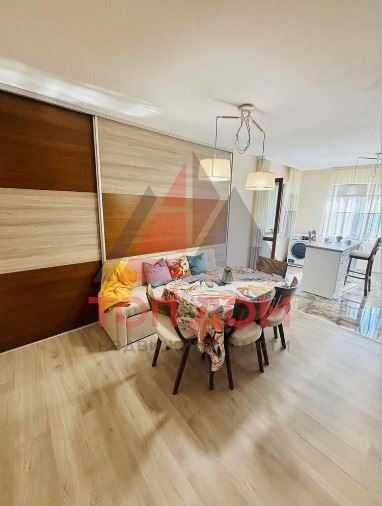 Дава се под наем Тристаен апартамент в к.к. Св.Св. Константин и Елена - 100 кв.м за 700 € - Снимка #2