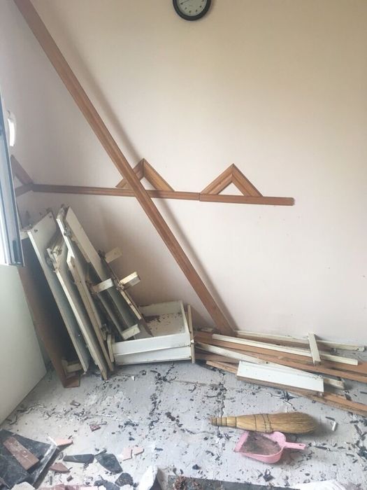 Decopertari Faianta și gresie și ridicat tot ce rezulta moluz