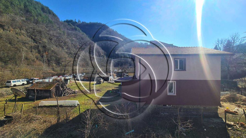 Продава се Къща в с. Томпсън, Област София-област - 100 кв.м за 650 €/кв.м - Снимка #2