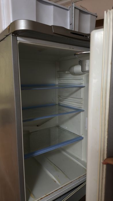 Холодильник Indesit двухкамерный (серебристый)