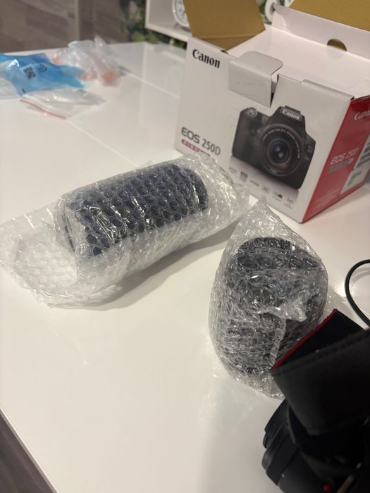 EOS 250D, обектив- 50mm/1.8f, 18.55mm, 55-250mm, синхронизатор