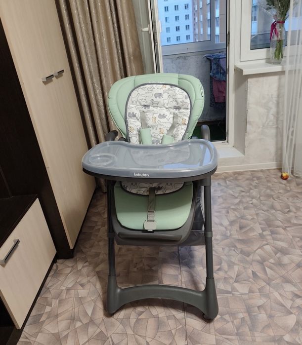 Продаётся стульчик-шезлонг для кормления