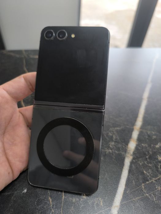 Срочно продам Samsung Galaxy z flip5