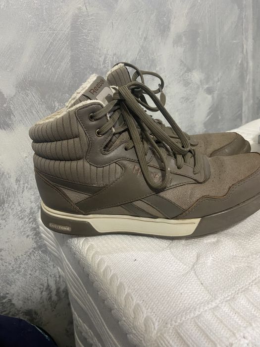 продам кроссовки reebok