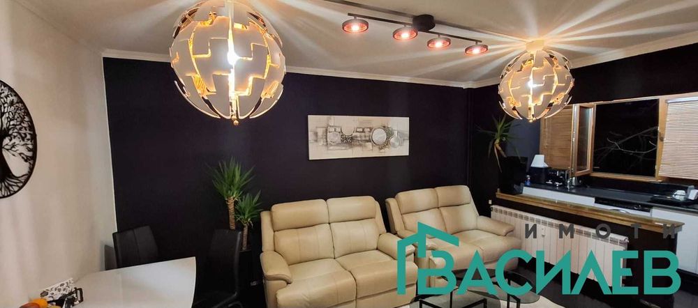 Продава се Тристаен апартамент в София, Център - 75 кв.м за 1428 €/кв.м - Снимка #2