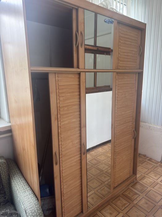 Срочно продам шкаф