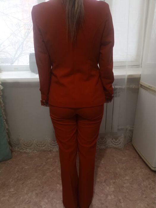 Продам костюм класический