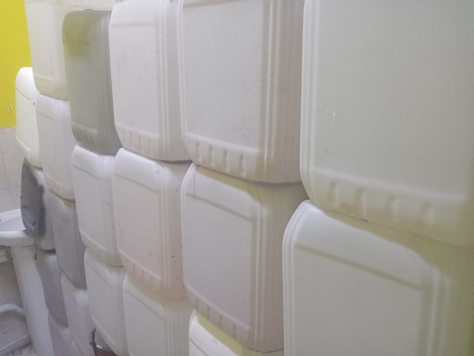 Продам канистры чистые