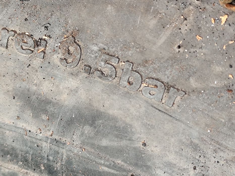 Vând cauciucuri utilaje foarte grele