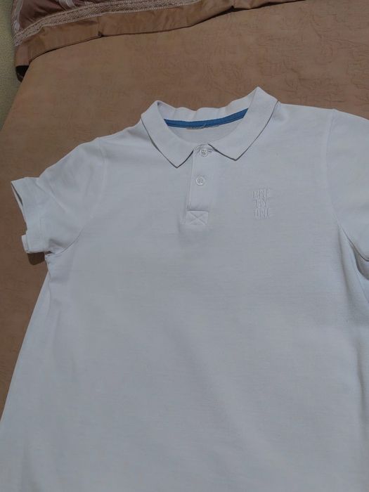 Продам белые школьные рубашки