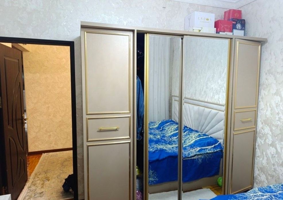 Продается квартира Юнусабад 19кв 4/4/5