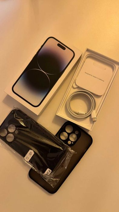 Cutie + cablu originale iPhone 14 Pro Space Black