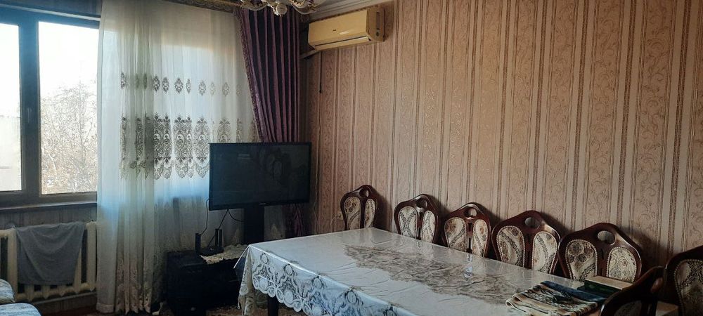 Чилонзор тумани, 19-мавзе, 4-хонали квартира сотилади.