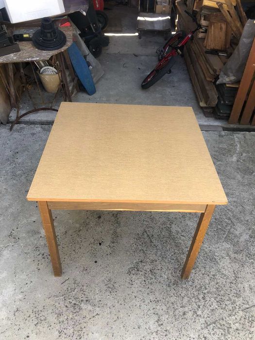 Квадратна Маса - р-р 90/90 Височина на краката 73 см;
50 лв.