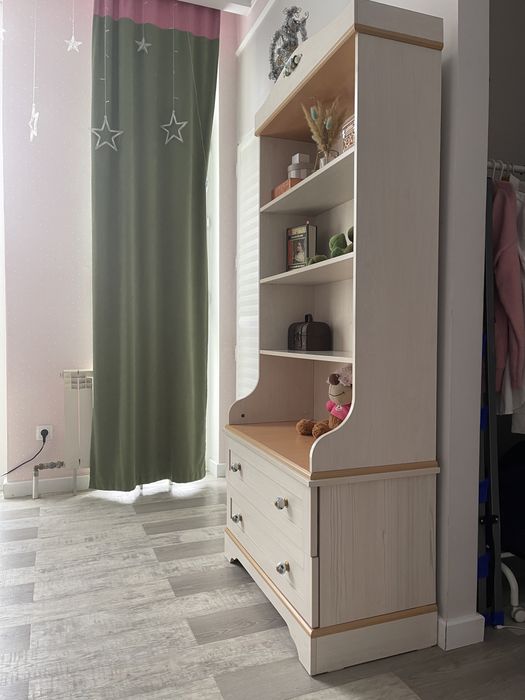 Книжный стеллаж Чилек