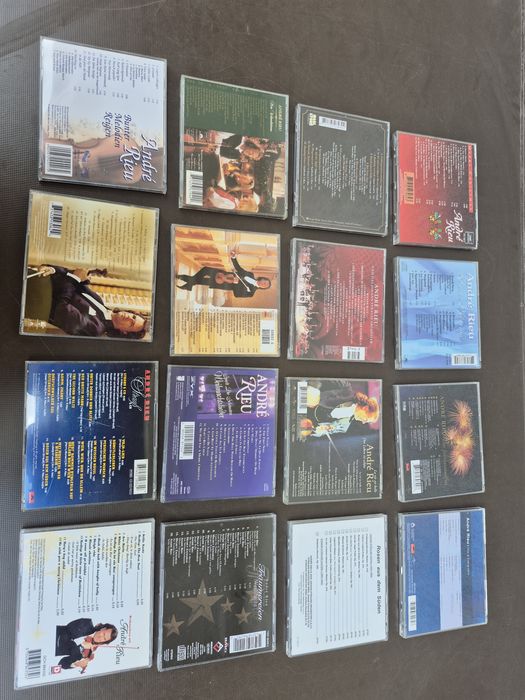 Vand Lot 40 CD muzică clasică mixta ,Andre Rieu, Andrea Bocelli, Placid Domingo, Careras, Luciano Pavarotti 

Artiști:

- F