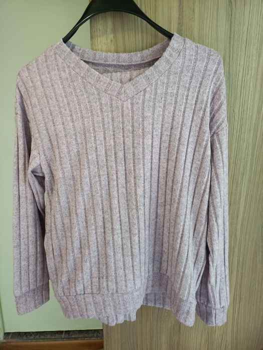 Дамски комплекти от две части.