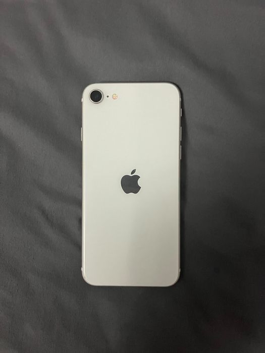 IPhone SE3 2022 в хорошем состоянии