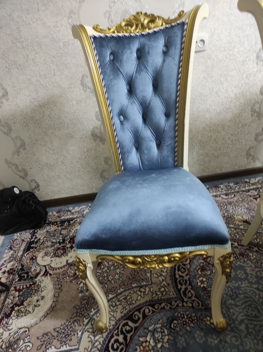 Stol va 12 ta stuli sotiladi yengi 1 marta ishlatilgan