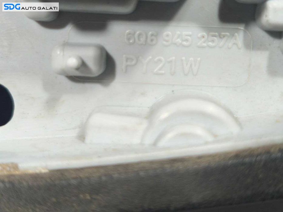Stop Lampa Tripla Stanga de pe Aripa Caroserie Volkswagen Polo 9N 2002 - 2005 Cod 6Q6945257A (Fisura Interioara) [LR1351]