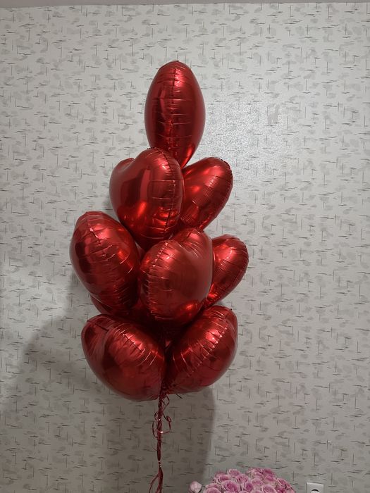 51 розы + 15 сердечные шарики