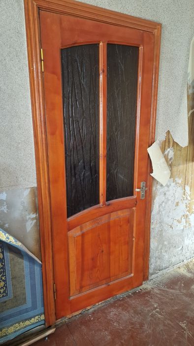 Продам деревянные межкомнатные двери
