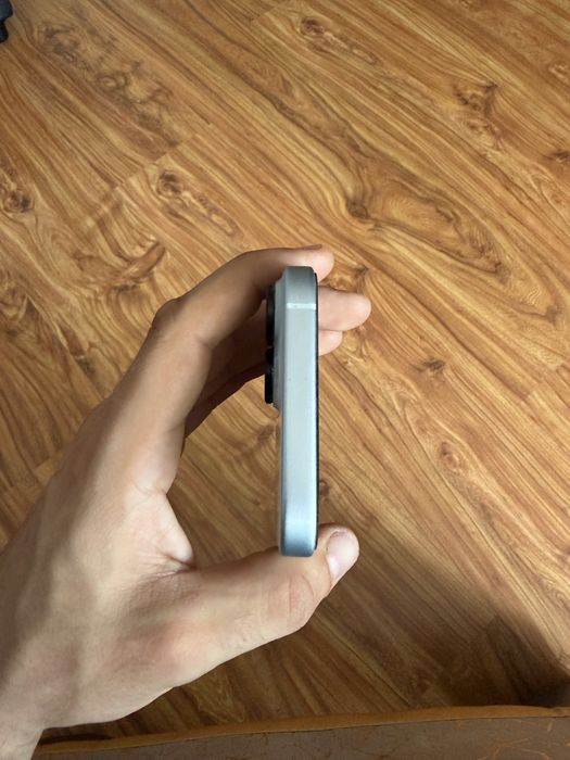 Vând Iphone 15 ( 77% sanatatea bateriei )